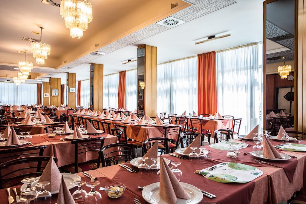 Hotel San Pietro Cesenatico Esterno foto
